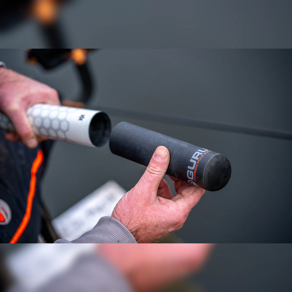 Guru Carbon Pole Protector – montage van de carbon protector op het hengeldeel