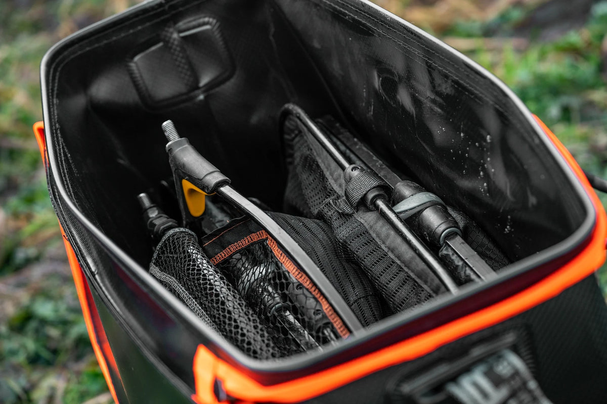 Guru Fusion Net Bag MKII – geopend binnenvak met netten en accessoires