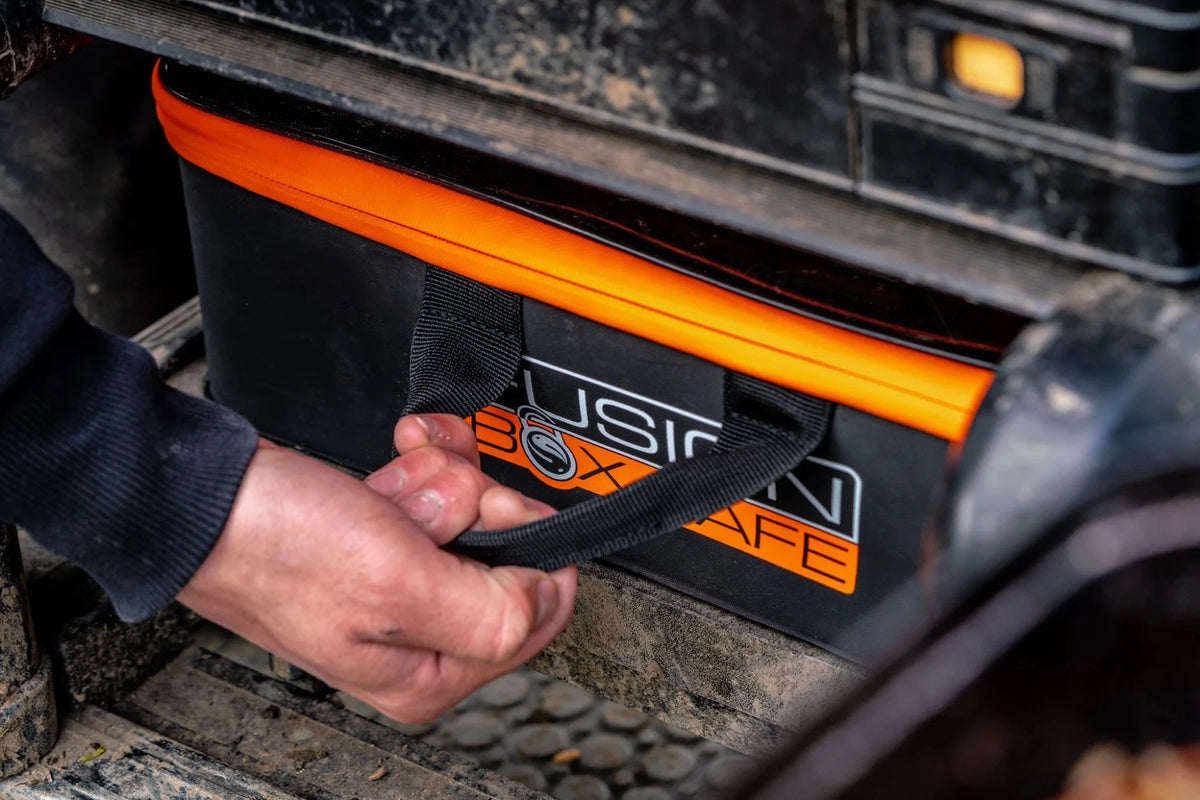 Guru Fusion Boxsafe – tas via handgreep uit zitkist gehaald