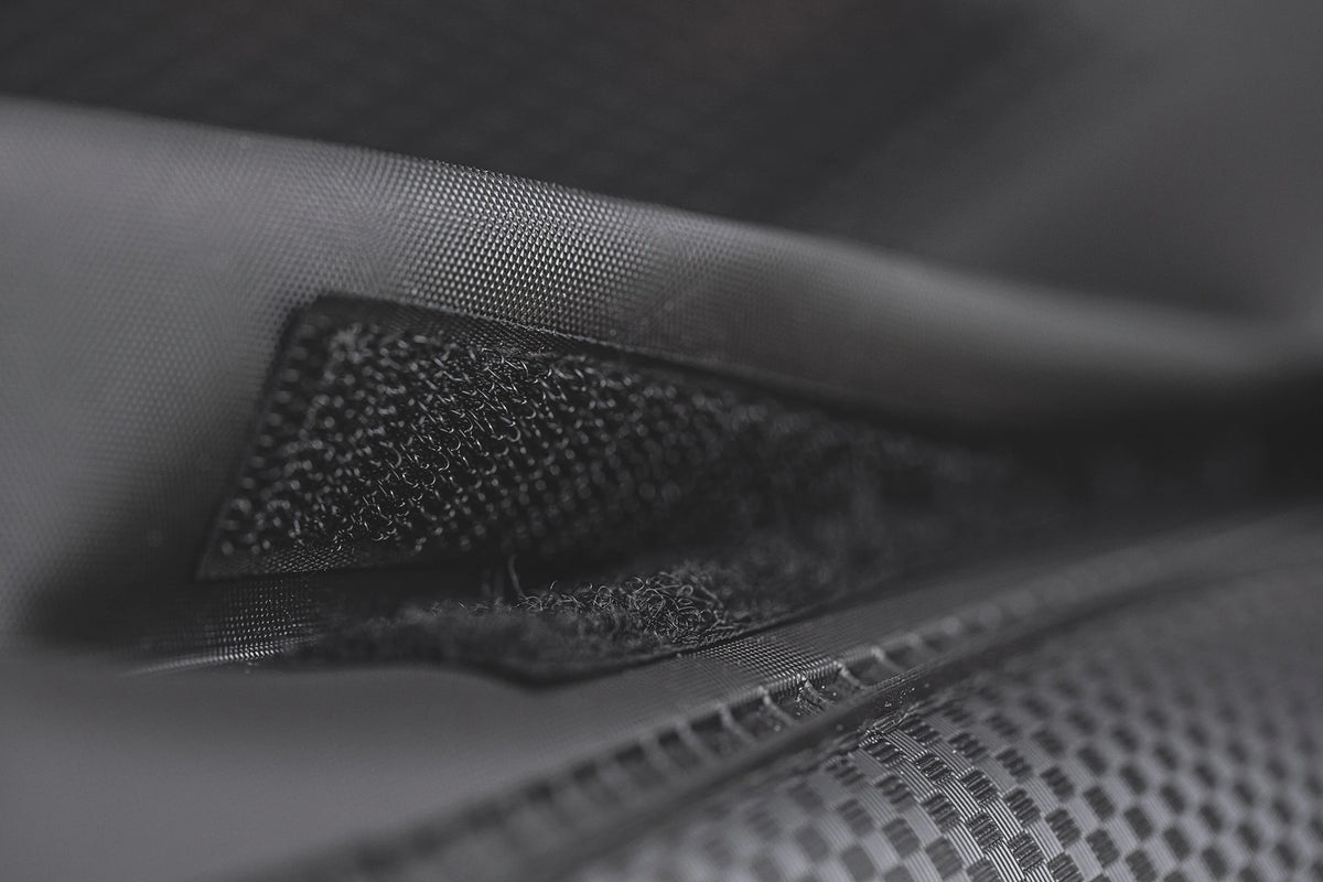 Guru Fusion Mini Net Bag – detail van klittenband onder de draaggreep