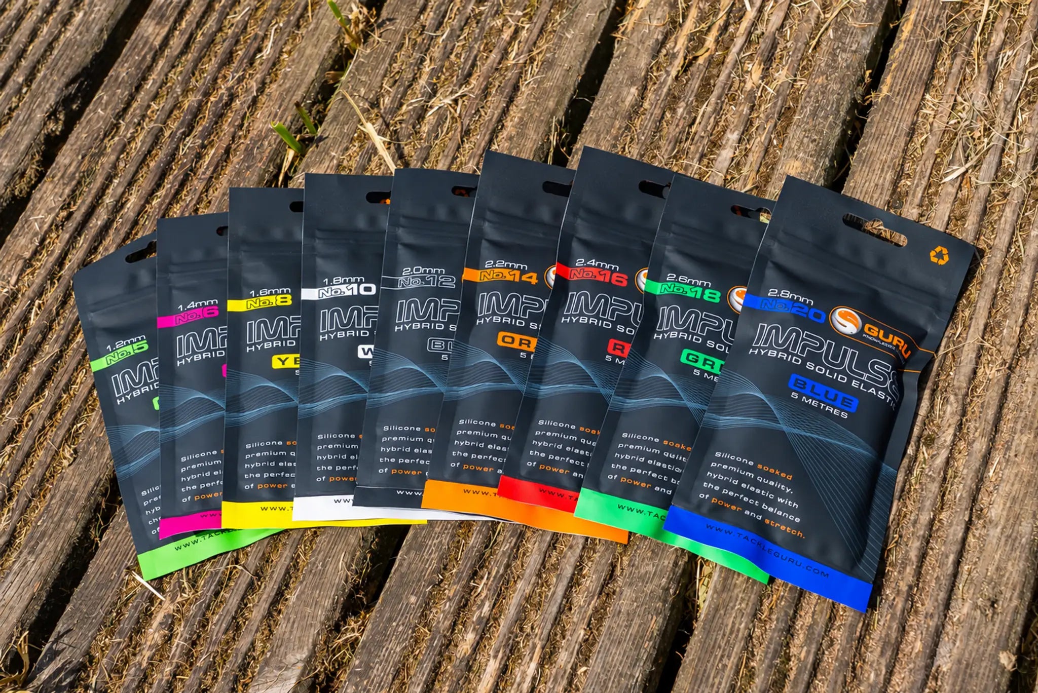 Guru Hybrid Elastic 5m – overzicht van de negen verpakkingen op houten ondergrond