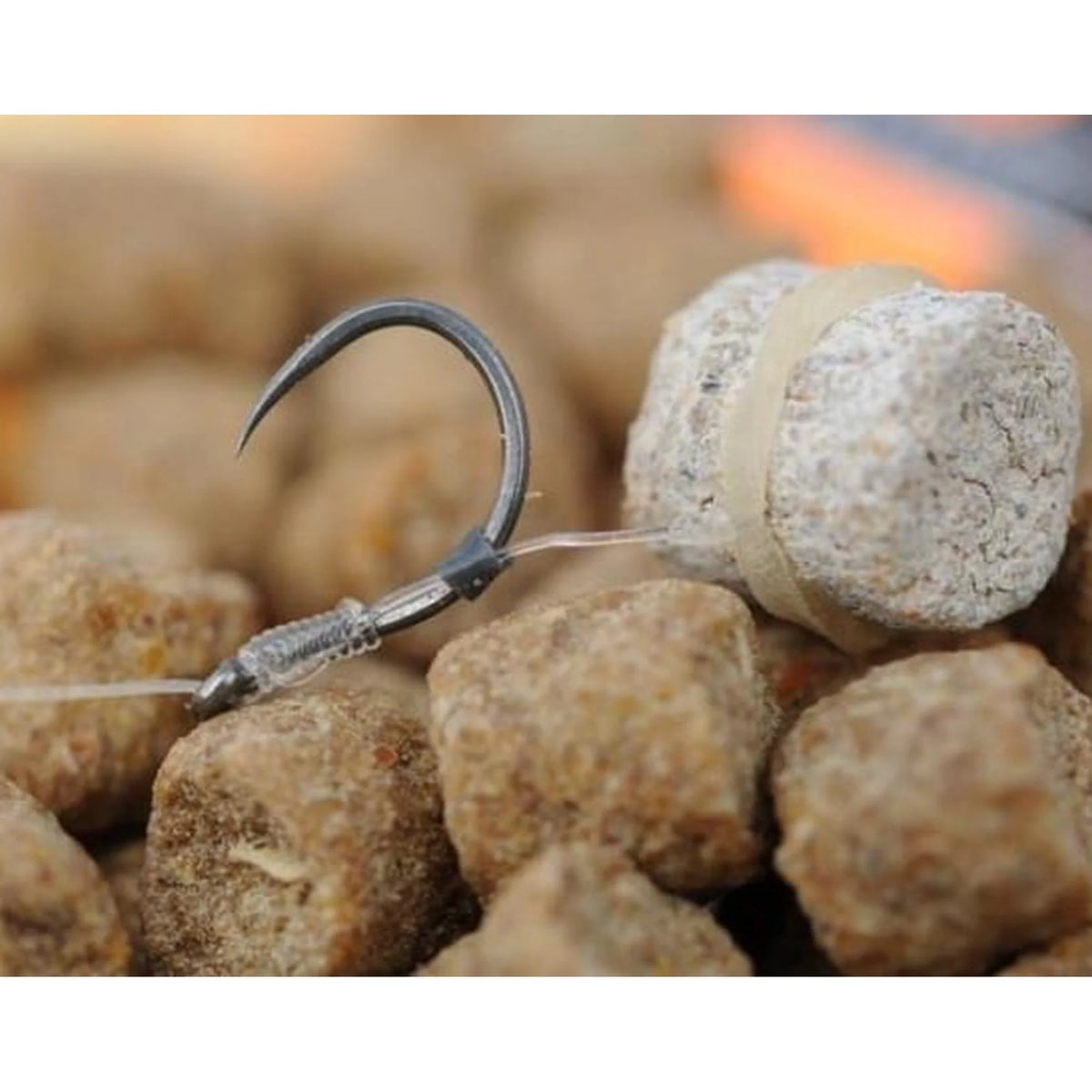 Guru Micro Bait Bands – pellet bevestigd aan haak