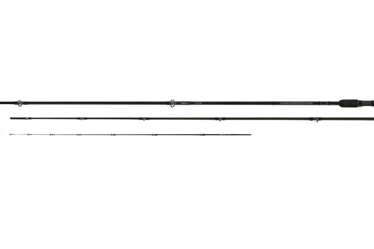 Guru N-Gauge Pro Distance Feeder – horizontaal overzicht van hengeldelen en quivertip op wit