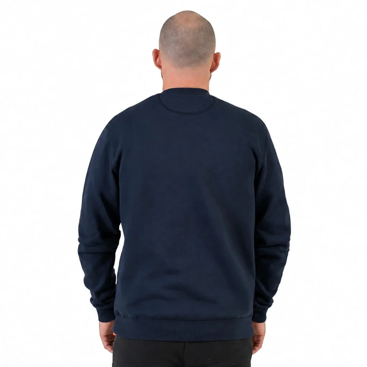 Achteraanzicht van de Guru Patch Crewneck Navy met effen rug en geribde zoom