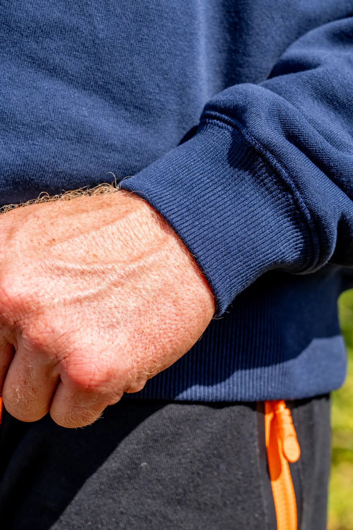 Geribde manchet en stiknaden van de Guru Patch Crewneck Navy