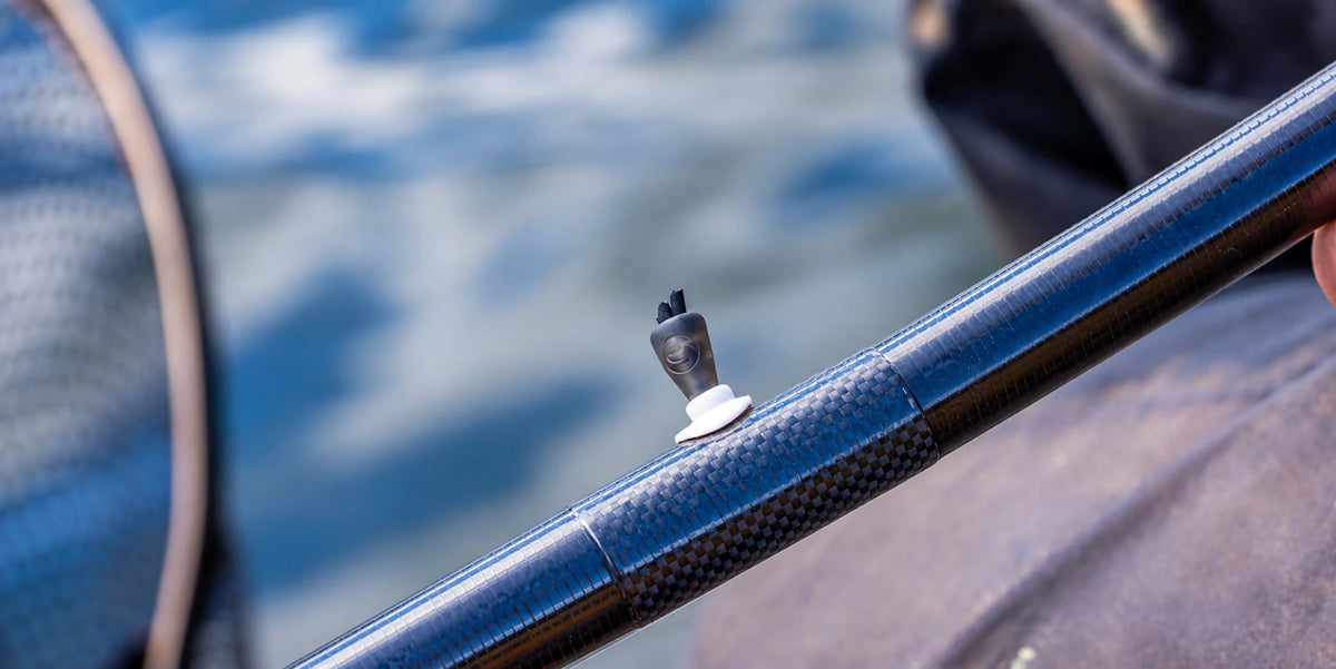 Guru Puller Beads – trekkraal met zwart elastiek aan de side puller