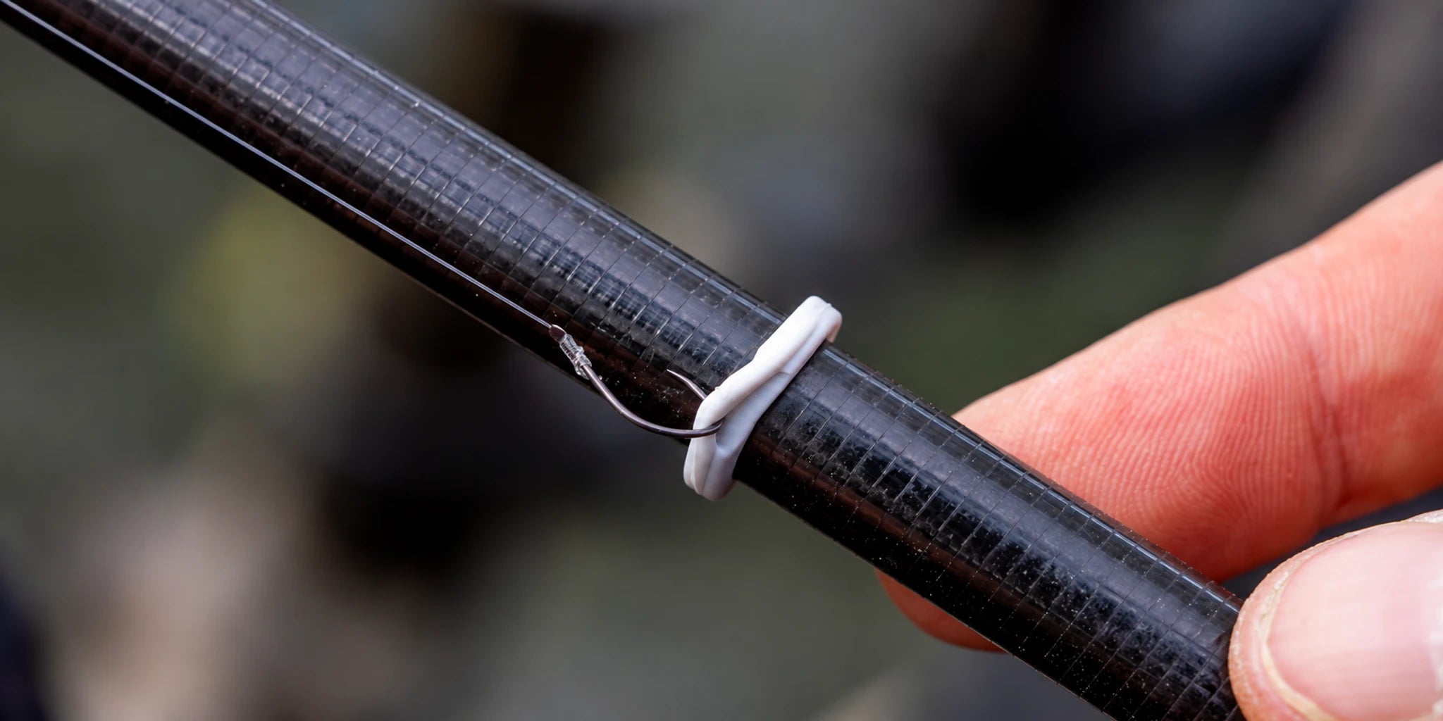 Guru Rig Hook Ups grijze tuighouder rond een carbon topset