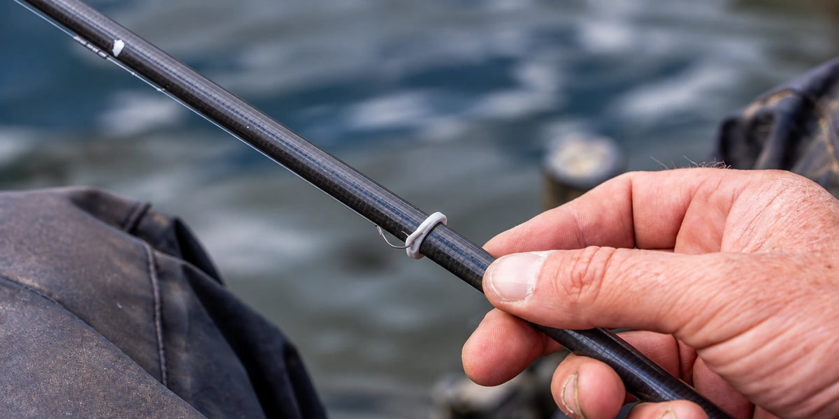 Guru Rig Hook Ups tuighouder op een topset in de hand