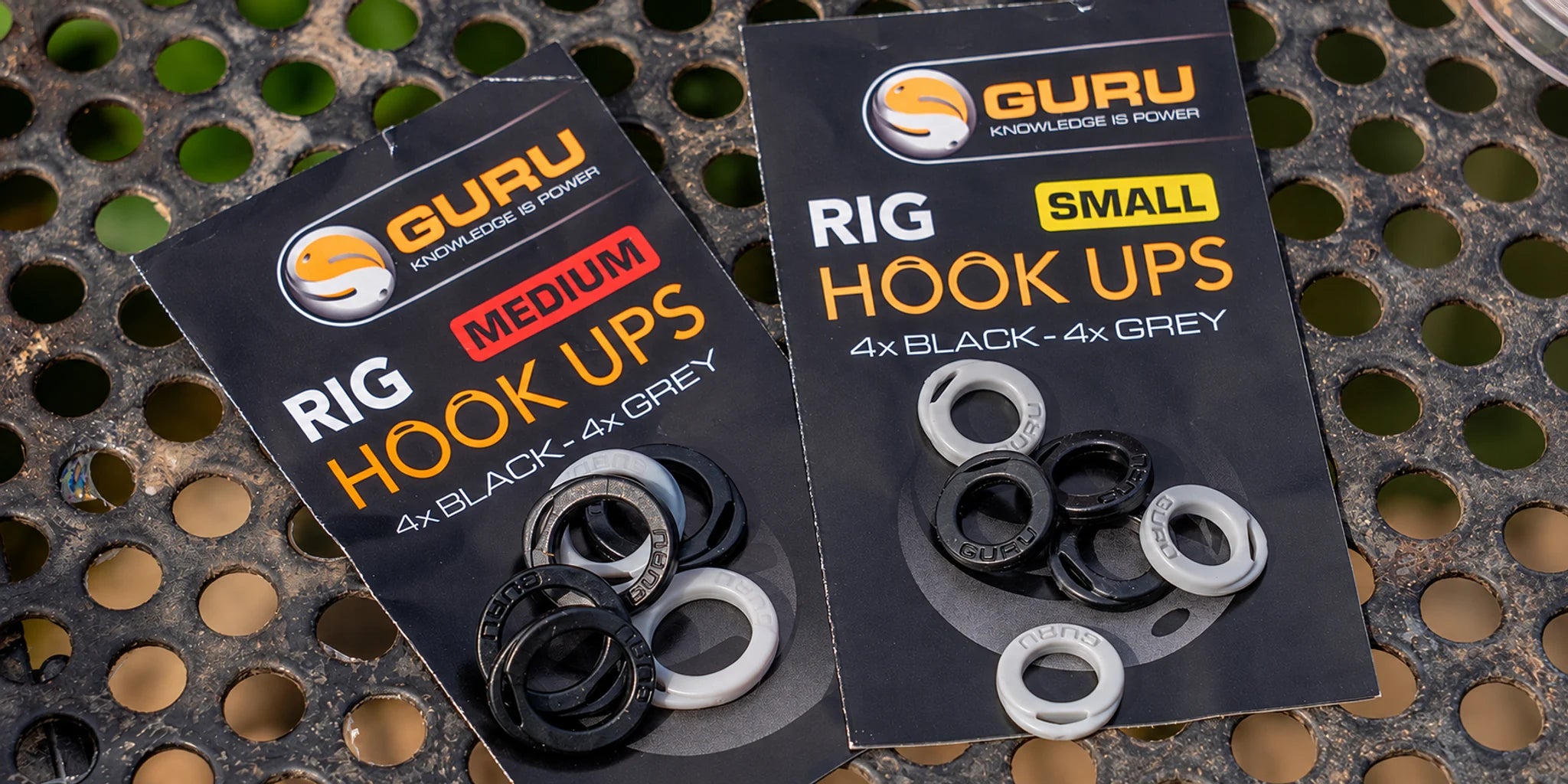 Guru Rig Hook Ups twee verpakkingen op een geperforeerde aastafel