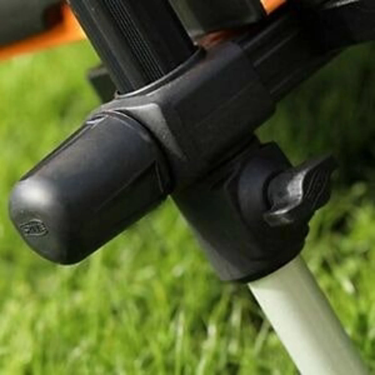 Guru Stealth Team Guru Seatbox 2.0 – detail van verstelbare telescopische poot en klem