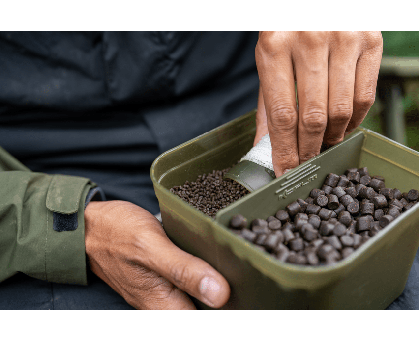 DIVIDED BAIT TUB