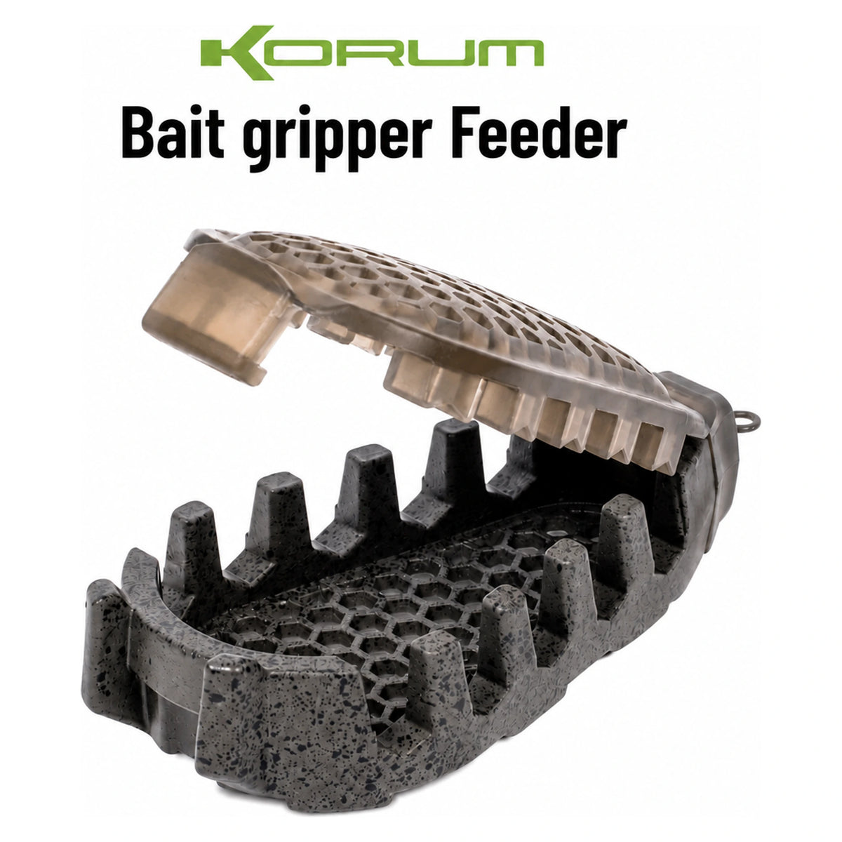 Korum Bait Gripper Feeder – geopende voerkorf met scharnierdeksel, aasgrip en merk- en modelnaam