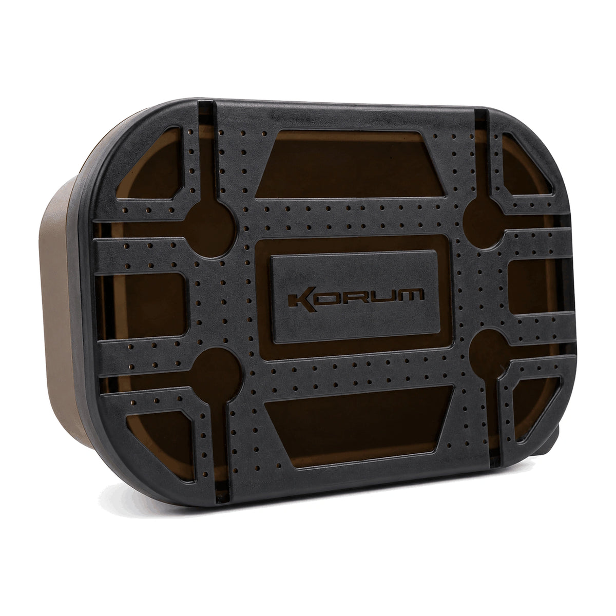 Korum Maggot Bait Tub K0310264 – madendoos met donker geventileerd deksel, ronde openingen en centraal Korum-logo