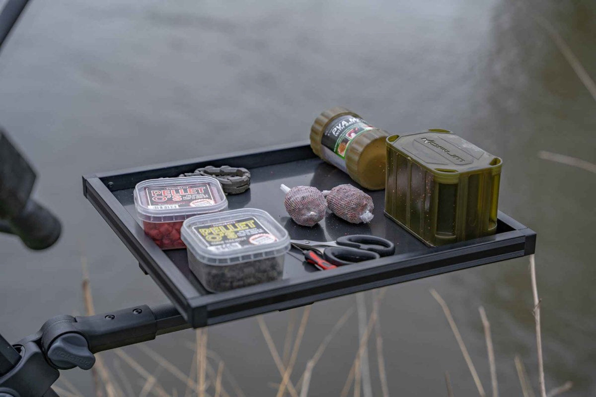 Korum Tackle Tray met aasdozen