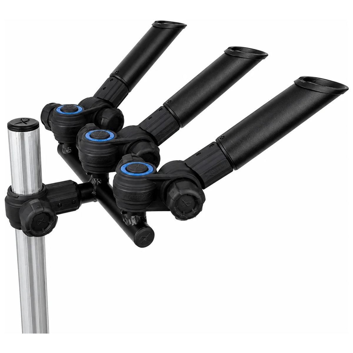 Matrix 3D-R Multi Angled Rod Holder – drie verstelbare hengelhouders gemonteerd op een zitkistpoot