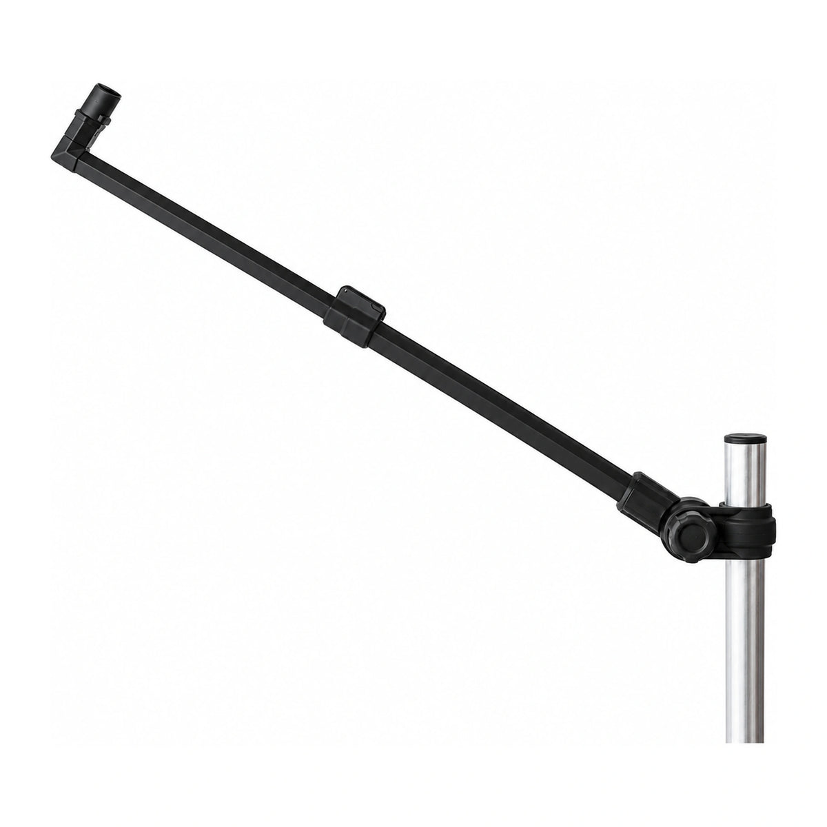 Matrix 3D-R Feeder Arm feederarm – zwarte verstelbare arm met haakse aansluiting en bevestigingsklem op een zilveren zitkistpoot