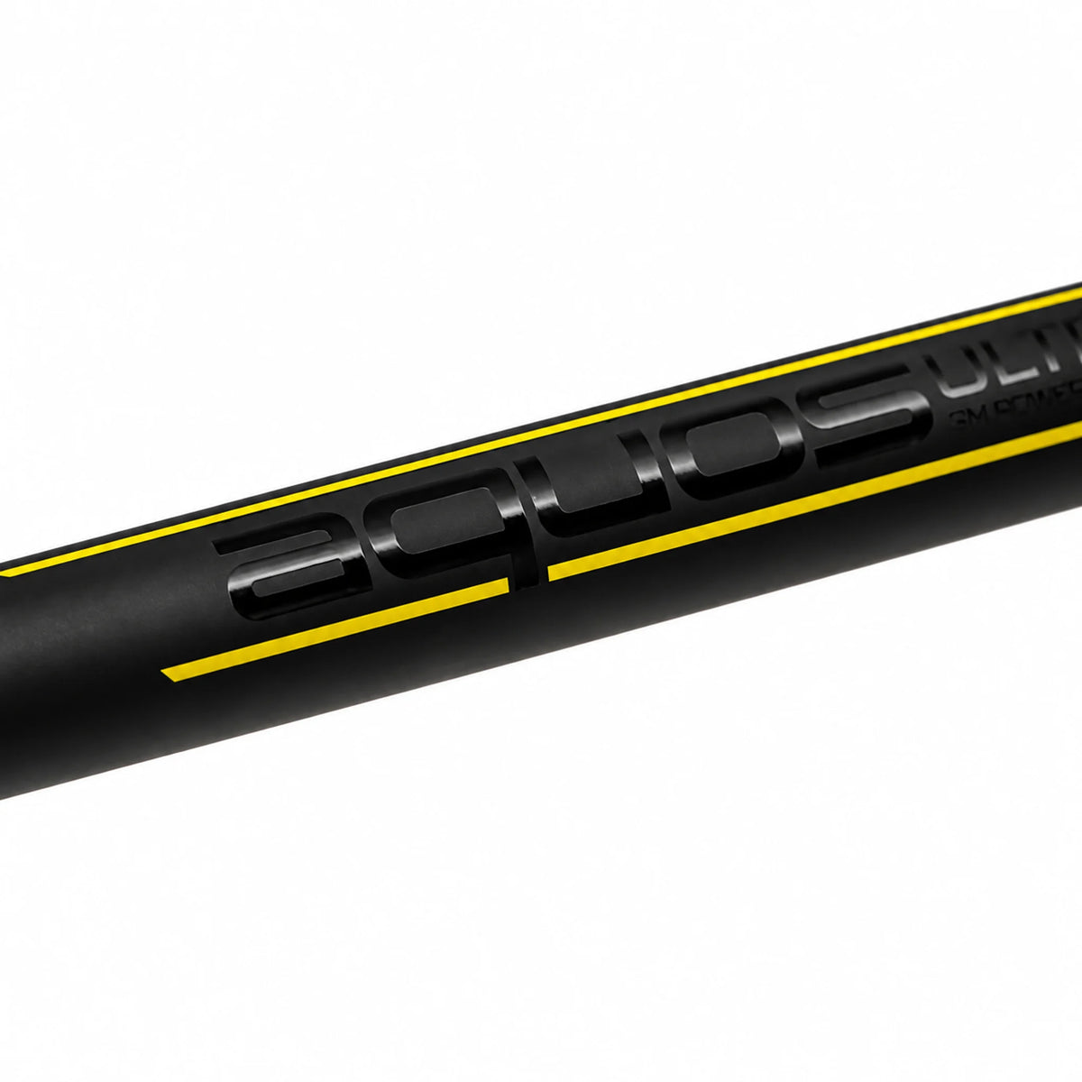 Matrix Aquos Ultra – detail van Aquos-logo en gele afwerking