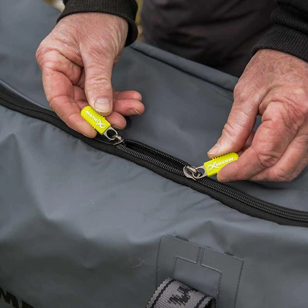 Matrix Aquos PVC Net Bag – dubbele ritsen met gele trekkers sluiten