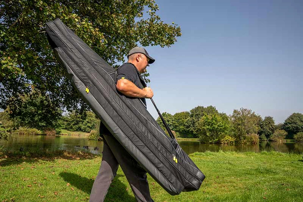 Matrix Aquos Ultra Rod Holdall hengelfoedraal, foedraal tijdens het lopen aan het water