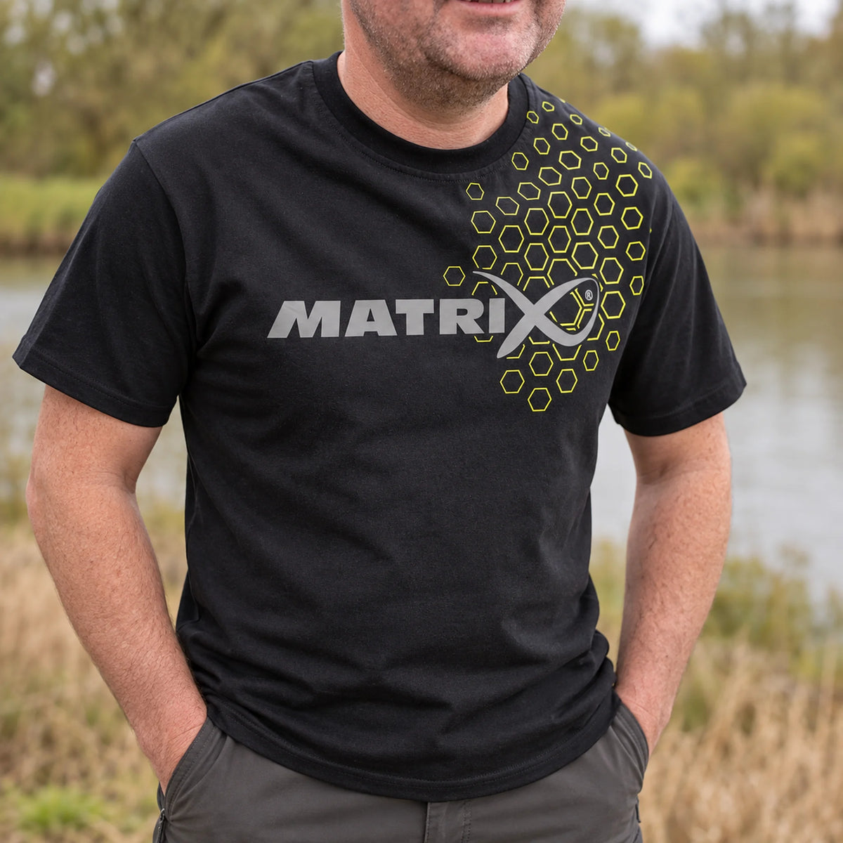 Matrix Black Hex Print T-shirt gedragen voorprint detail
