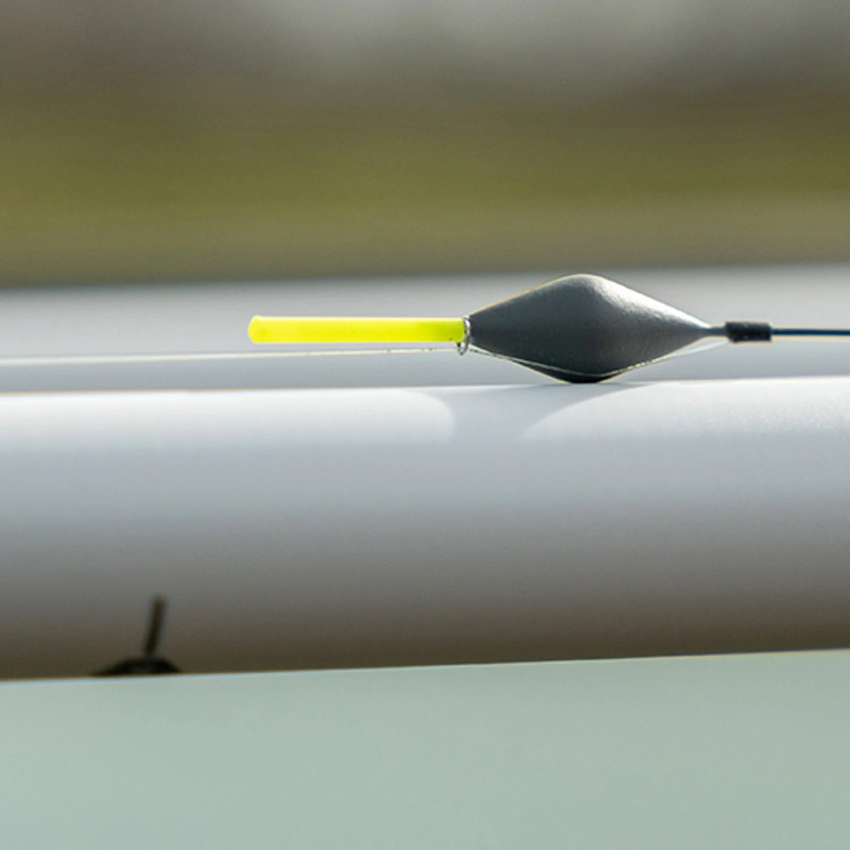 Matrix Carp Shallow Pole Float – gele antenne en diamantlichaam in een gemonteerd tuig