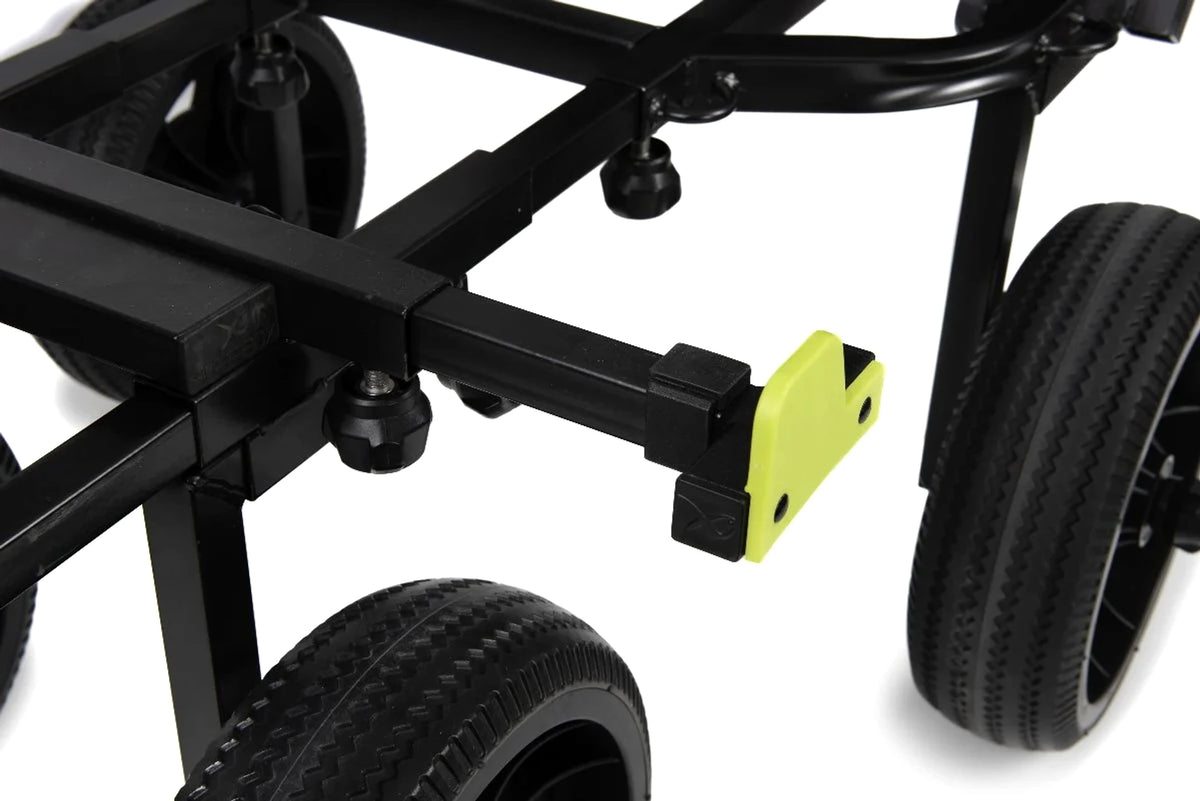Matrix Compact 4 Wheel Transporter: verstelbare breedtesteun met gele bevestiging en draaiknop
