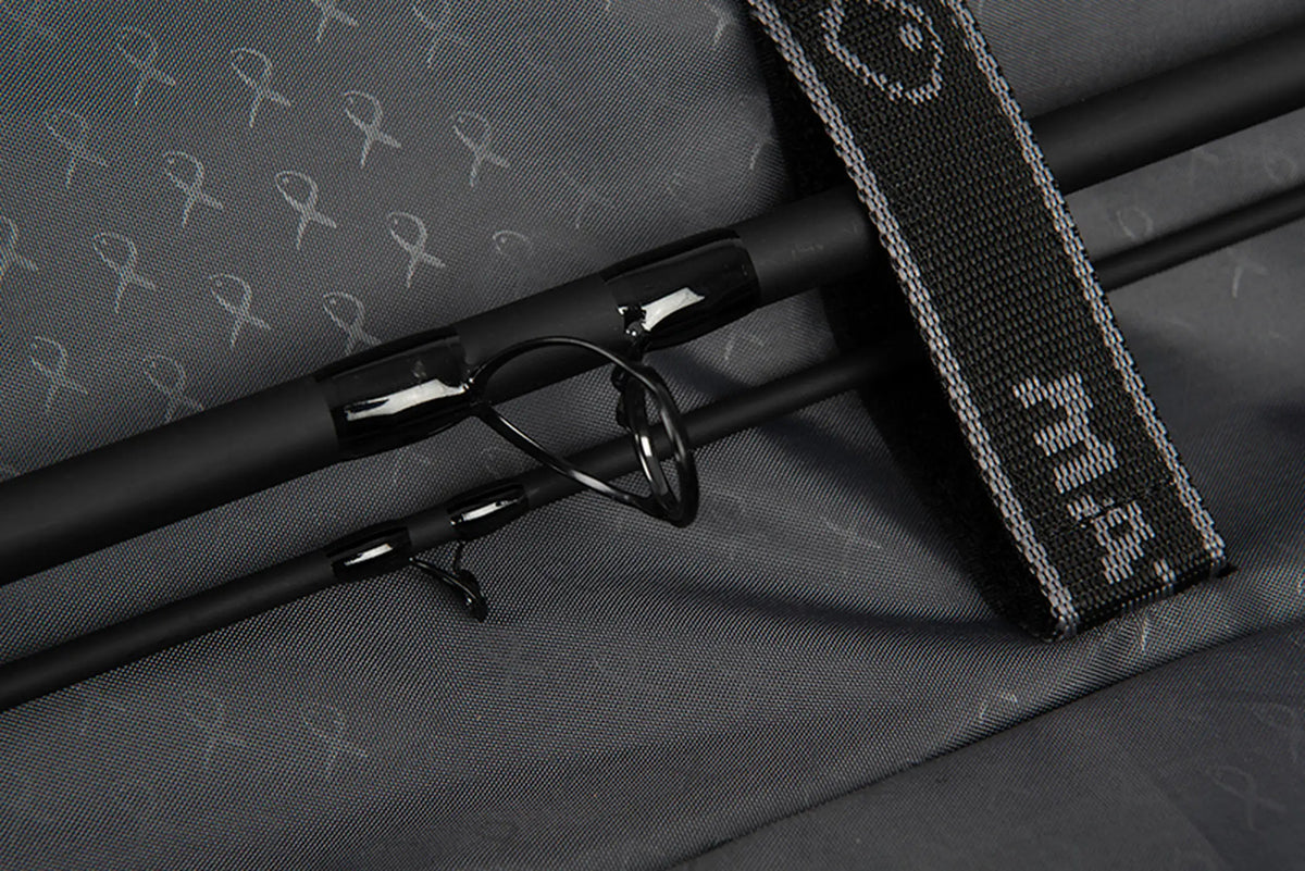 Matrix Ethos 2 Rod Holdall – hengeldelen met geleideogen onder de Matrix-klittenbandriem in de grijze voering