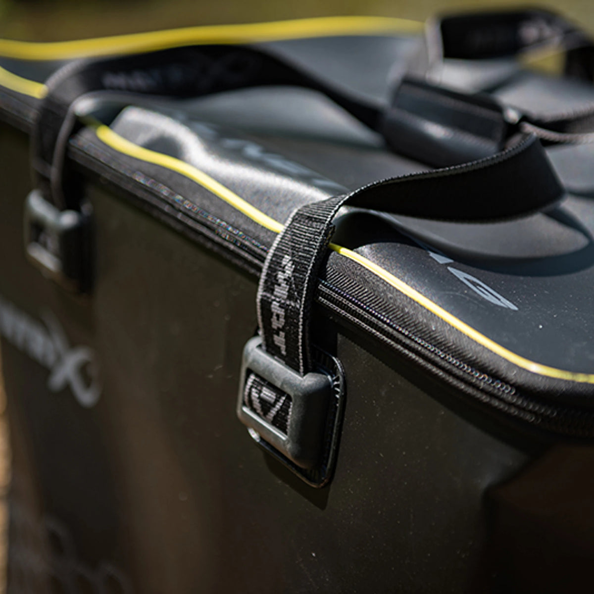 Matrix Ethos EVA Net Bag XL – draaggreep en sluiting aan het deksel