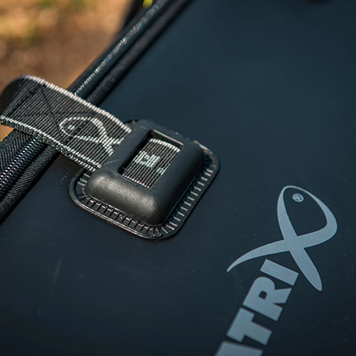 Matrix Ethos EVA Net Bag XL – draagriembevestiging op het deksel