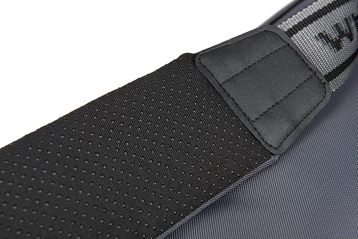 Matrix Ethos XL Accessories Bag – onderzijde van het schouderpad met antislipnoppen en verstevigde stiksels
