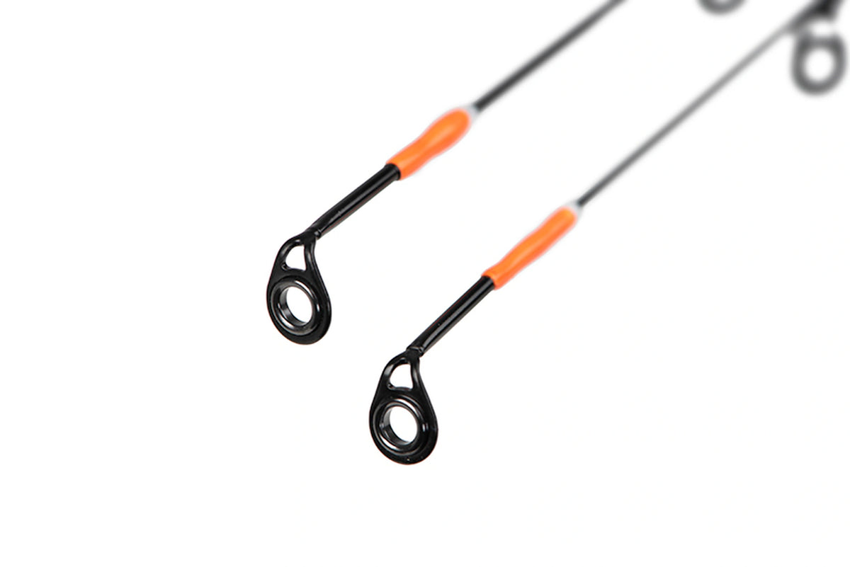 Matrix Ethos XR-S Feeder Rod – twee hengeltoppen met feloranje markeringen en zwarte topogen op een witte achtergrond