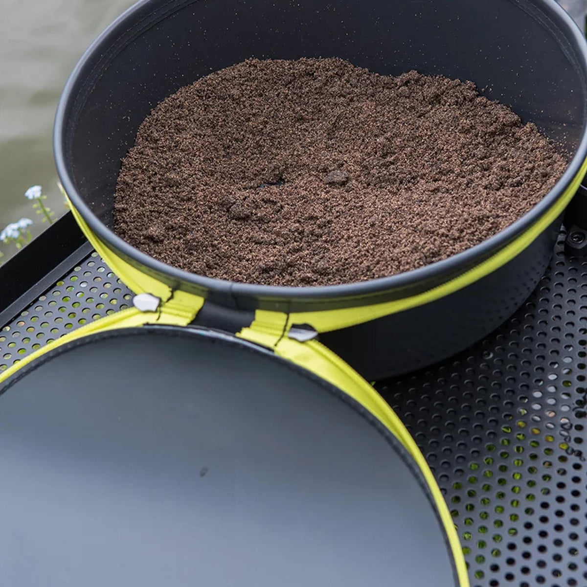 Matrix EVA Moulded Bowl with Lid – grondvoer in aasbak