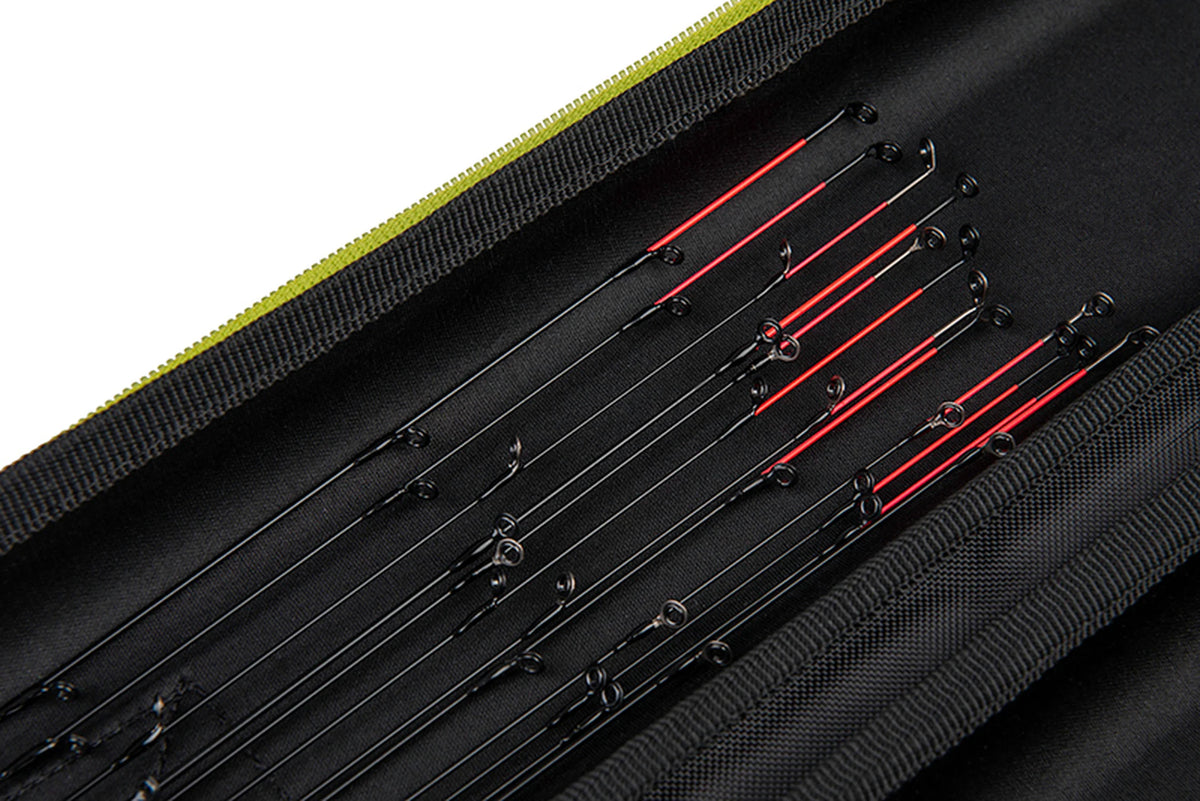 Matrix EVA Feeder Tip Case – close-up van de opgeborgen feedertoppen met rode uiteinden en zichtbare ogen