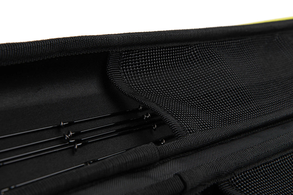 Matrix EVA Feeder Tip Case – close-up van feedertoppen en het zwarte gaasvak in de open etui