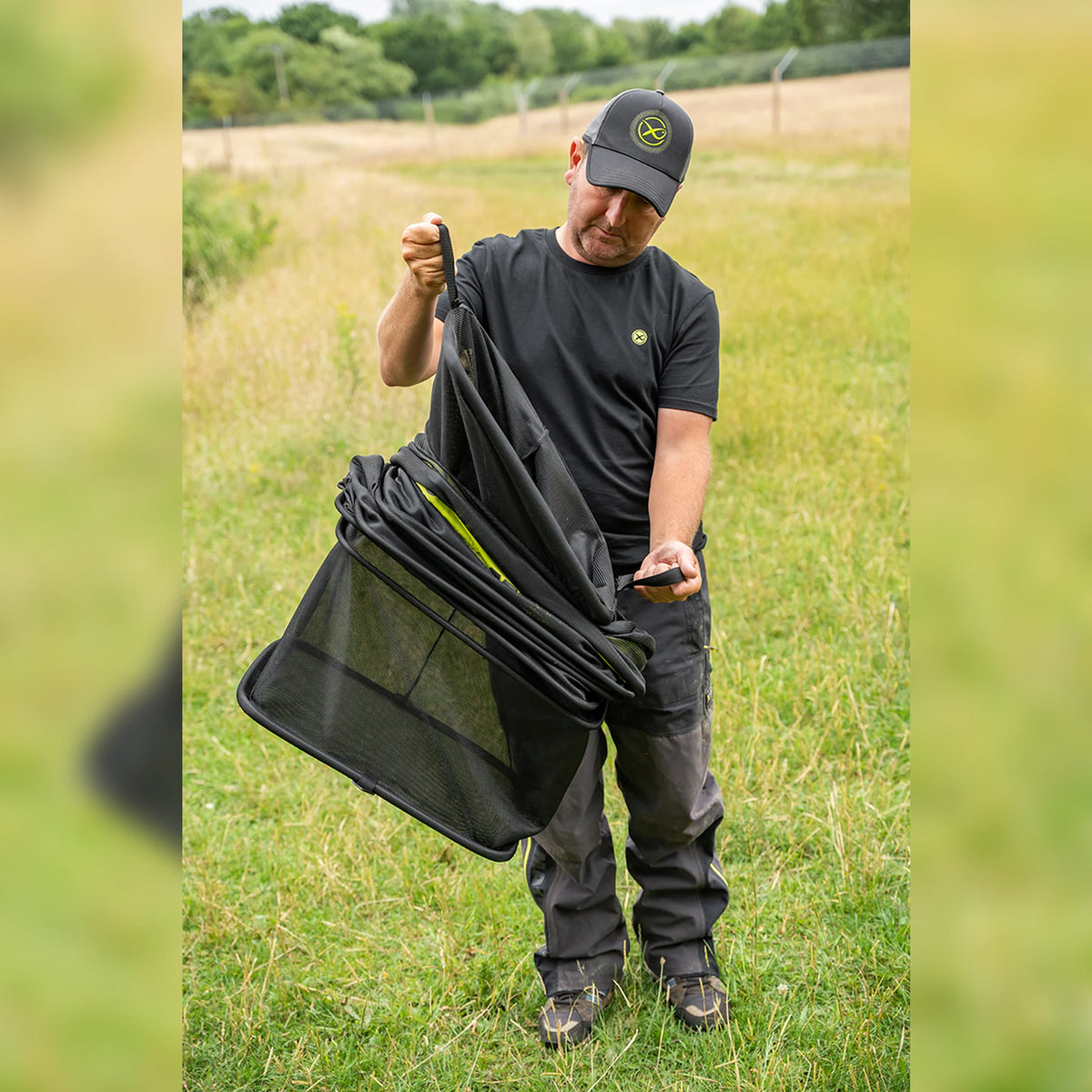 Matrix F1 Compact Keepnet 2m – leefnet aan de handgrepen uitvouwen