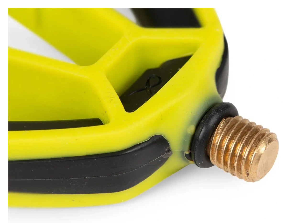 Matrix Flexi Pole Roost – detail van messing schroefdraad en rubberen voet