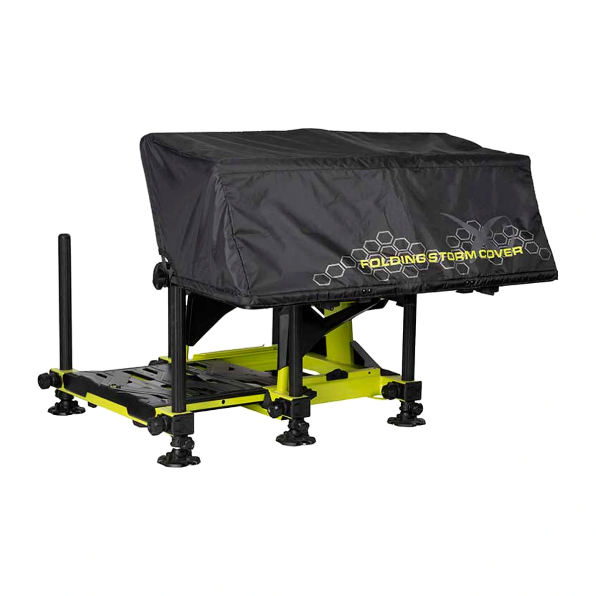 Matrix Folding Side Tray Storm Cover Large GBA080 – achteraanzicht met Folding Storm Cover-opdruk, gemonteerd op een zitkist ter illustratie