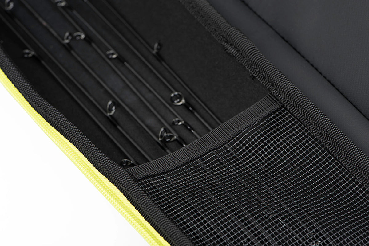 Matrix Horizon X Rigid Rod Holdall 2-4 – detail van het zwarte meshvak bij de opgeborgen hengeltoppen