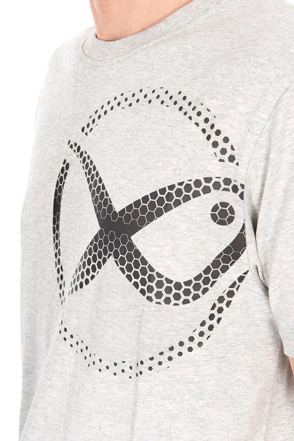 Matrix Mesh Logo T-shirt Grey: close-up van de zwarte mesh-visprint en de gemeleerde stof