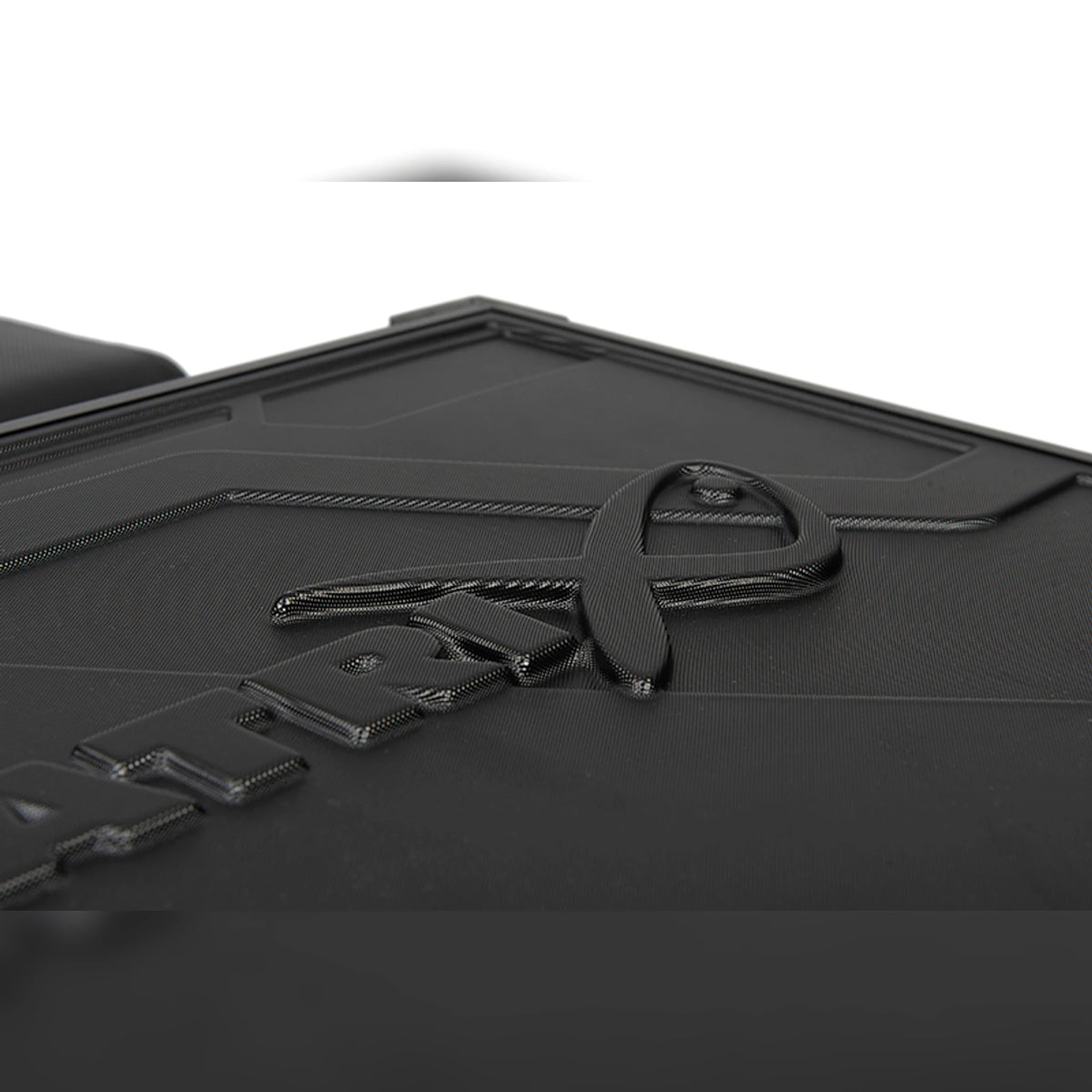 Matrix Pro Rigid Feeder Tray GBA067 – detail van het originele gegoten Matrix-logo op het deksel