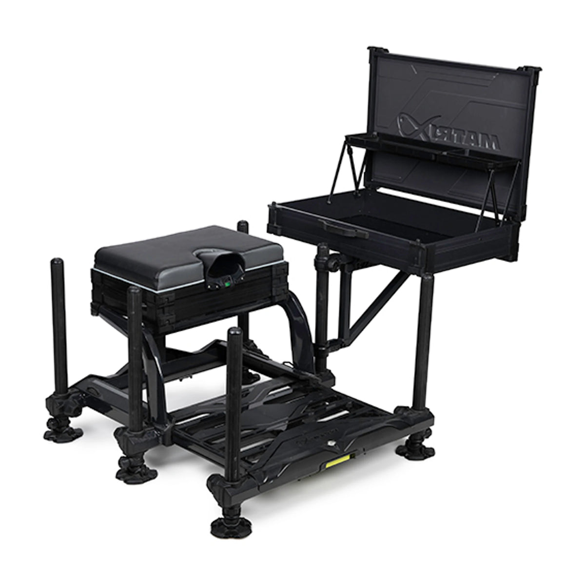 Matrix Pro Rigid Feeder Tray GBA067 – geopende aastafel gemonteerd aan een zitkist, studio-overzicht