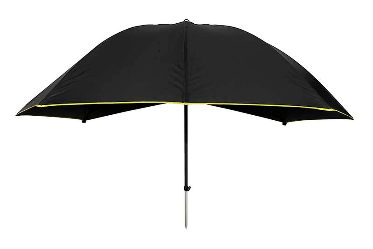 Volledig vooraanzicht van de geopende Matrix Pro Space Brolly met gele rand, zwarte middenstok en zilverkleurige grondpunt