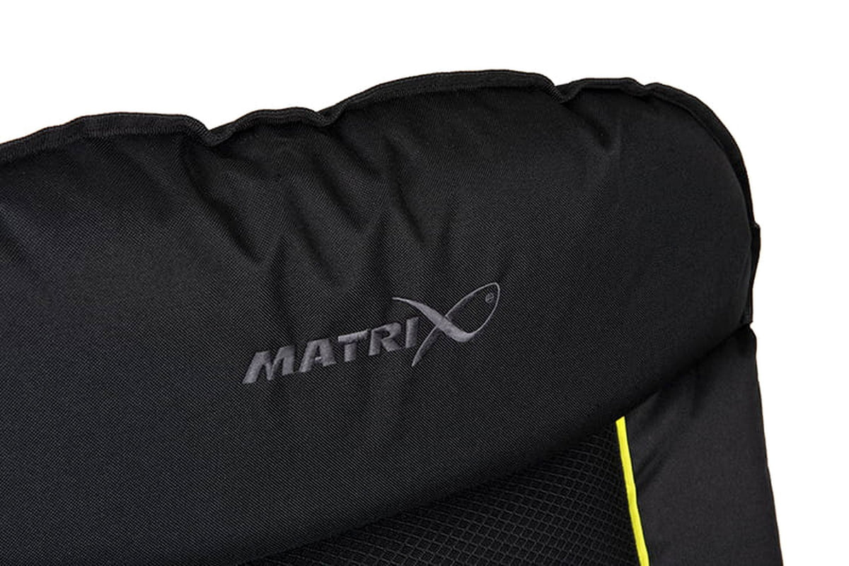 Gevoerd hoofdkussen met geborduurd Matrix-logo op de rugleuning van de S25 Pro Accessory Chair