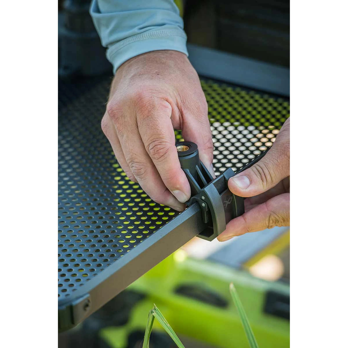 Matrix Side Tray QR Clamp op frame vastzetten stap 2