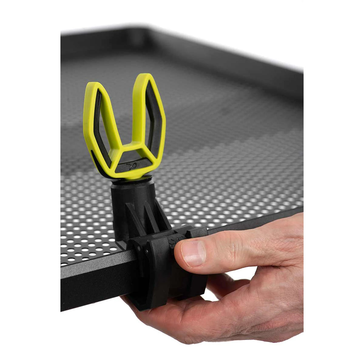 Matrix Side Tray QR Clamp vastzetten met hengelsteun