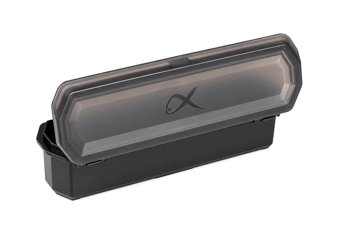 Matrix Slim Accessory Box – achteraanzicht met halfgeopend semi-transparant deksel