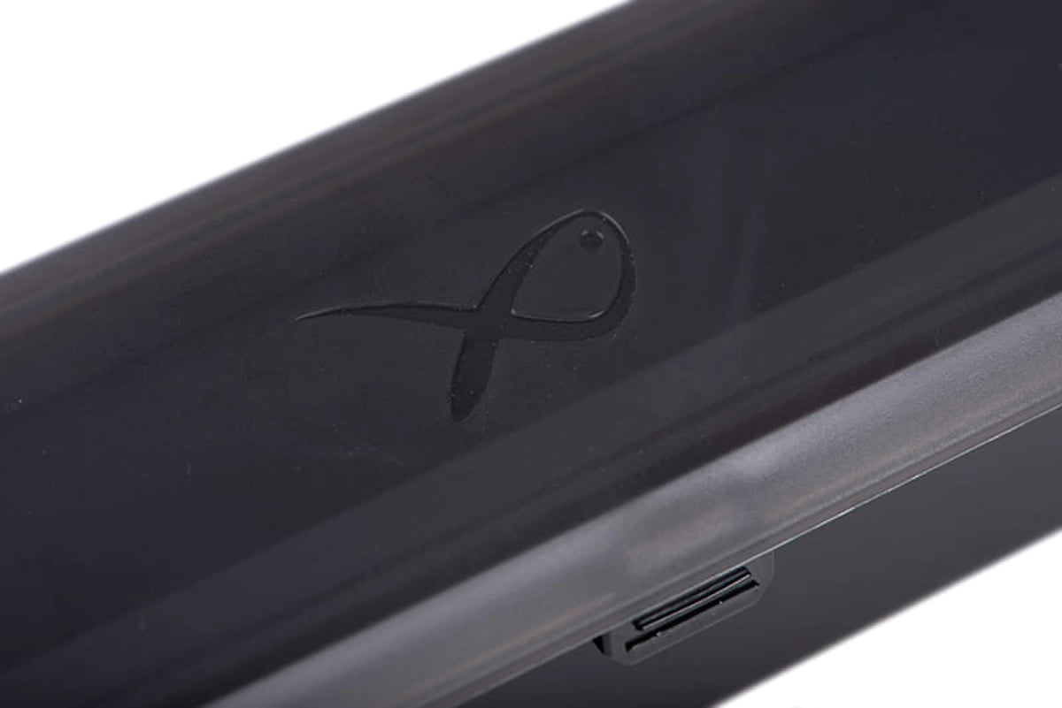 Matrix Slim Accessory Box – reliëf van het Matrix-embleem op het deksel