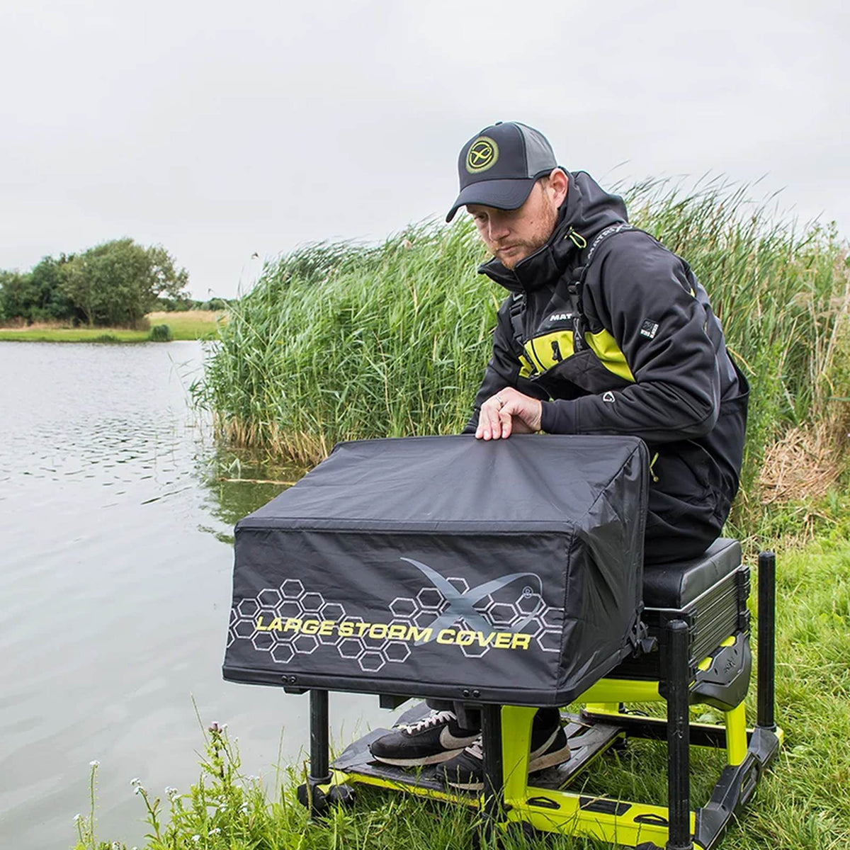 Matrix Storm Cover voor Self Supporting Side Tray Large en XL – detailafbeelding 18 van de aaskap voor aastafel