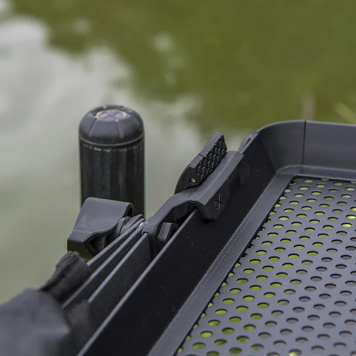 Matrix Storm Cover voor Self Supporting Side Tray Large en XL – detailafbeelding 19 van de aaskap voor aastafel