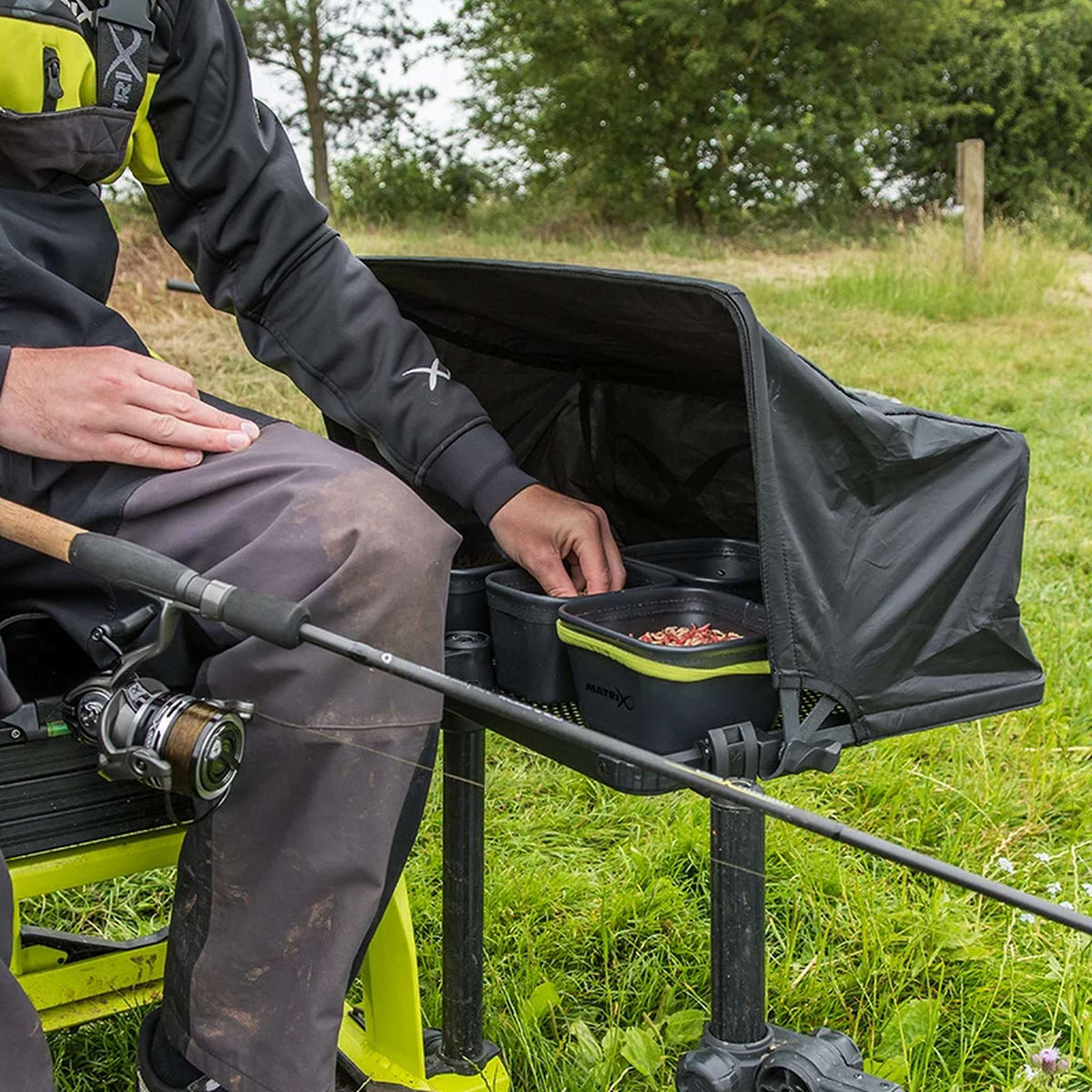 Matrix Storm Cover voor Self Supporting Side Tray Large en XL – detailafbeelding 24 van de aaskap voor aastafel